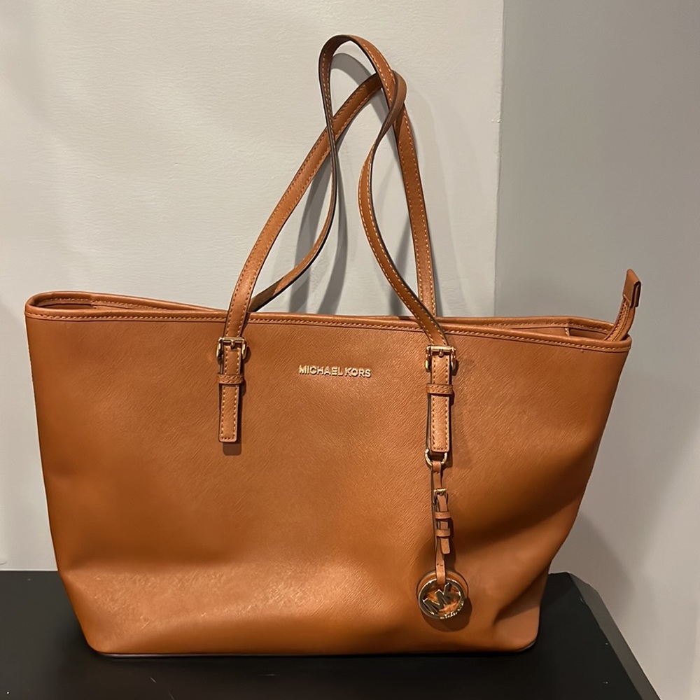 Michael Kors Genuine Saffiano Leather Jet Set Zip
Top Travel Laptop Tote
